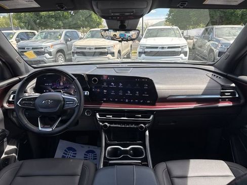 Used 2024 Chevrolet Traverse Z71 w/ Enhanced Driving Package AWD/4WD image 14