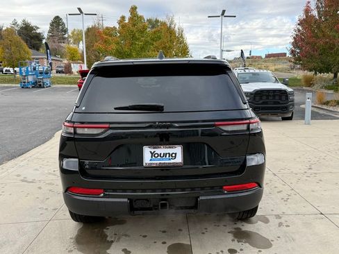 New 2025 Jeep Grand Cherokee Limited w/ Black Appearance Package image 9