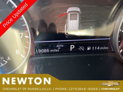 Used 2025 Nissan Pathfinder SL AWD/4WD image 18