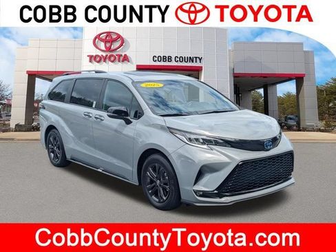 Used 2025 Toyota Sienna XSE w/ XSE Premium Package AWD/4WD image 1