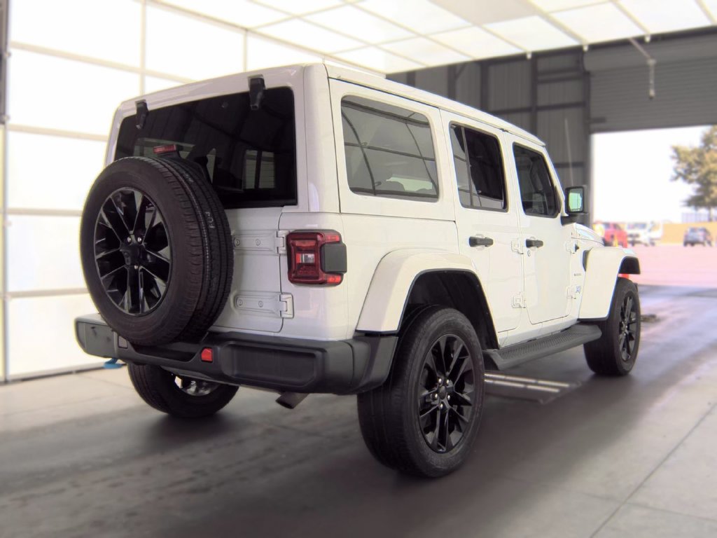 Used 2022 Jeep Wrangler Unlimited Sahara w/ Cold Weather Group AWD/4WD image 2