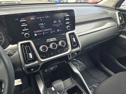 Used 2022 Kia Sorento LX image 29