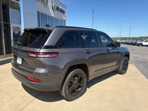 Used 2022 Jeep Grand Cherokee Altitude image 6