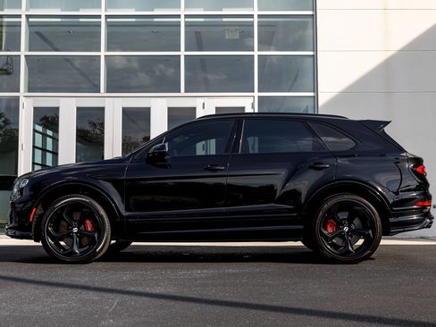 Used 2024 Bentley Bentayga image 13