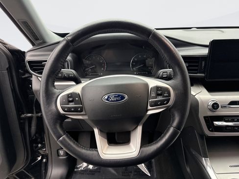 Used 2022 Ford Explorer XLT w/ Equipment Group 202A image 12