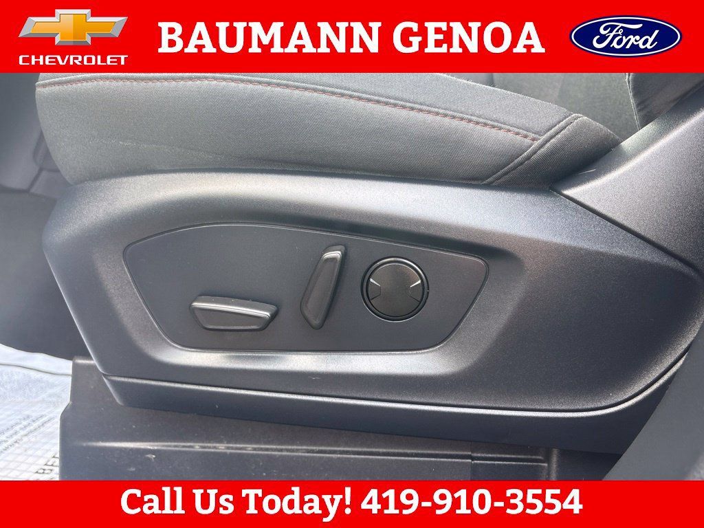 Used 2025 Ford Explorer Active AWD/4WD image 18