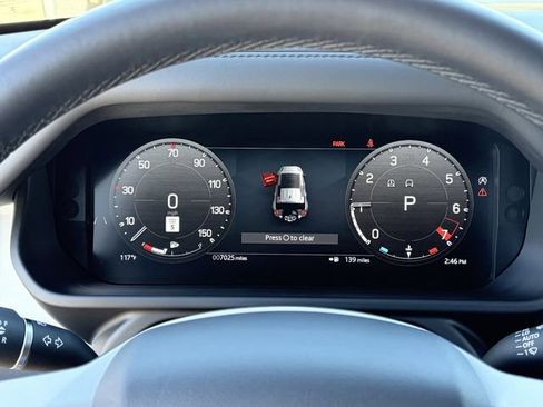 Used 2025 Land Rover Defender 110 X-Dynamic SE image 11