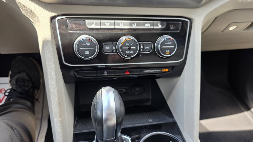 Used 2018 Volkswagen Atlas SEL FWD image 23