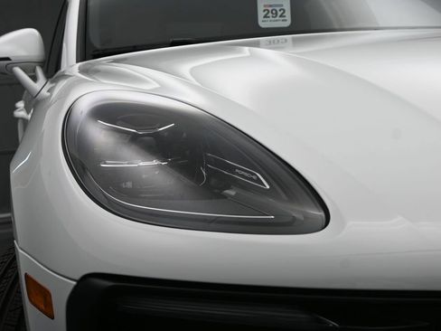 Used 2025 Porsche Macan AWD/4WD image 5