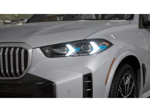 New 2026 BMW X5 xDrive40i w/ M Sport Package AWD/4WD image 6