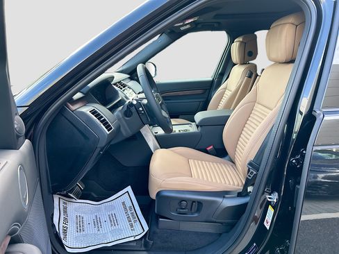 New 2025 Land Rover Discovery Dynamic SE image 23