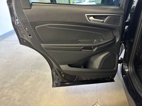 Used 2024 Ford Edge Titanium image 37