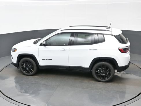 New 2026 Jeep Compass Latitude AWD/4WD image 22
