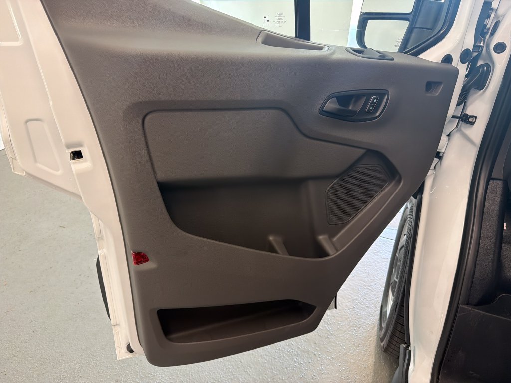 New 2027 Ford Transit 250 148 Medium Roof RWD image 12