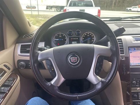 Used 2014 Cadillac Escalade Premium image 25