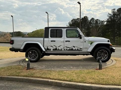 Used 2022 Jeep Gladiator Overland w/ Popular Equipment Package image 8