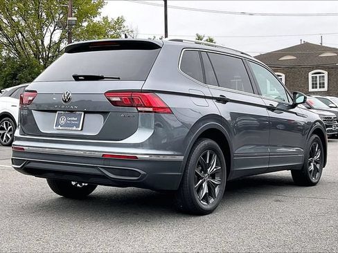 Used 2024 Volkswagen Tiguan SE w/ Panoramic Sunroof Package AWD/4WD image 7