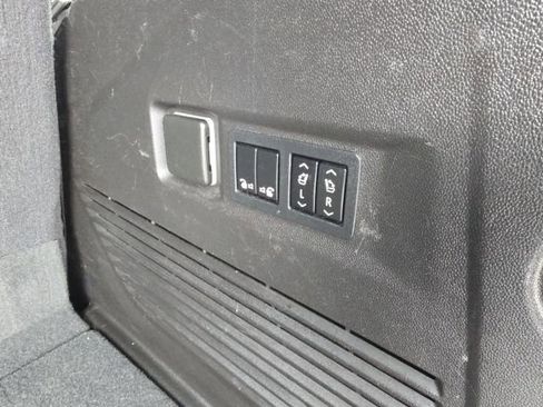 Used 2021 Chevrolet Tahoe Premier w/ Premium Package image 14