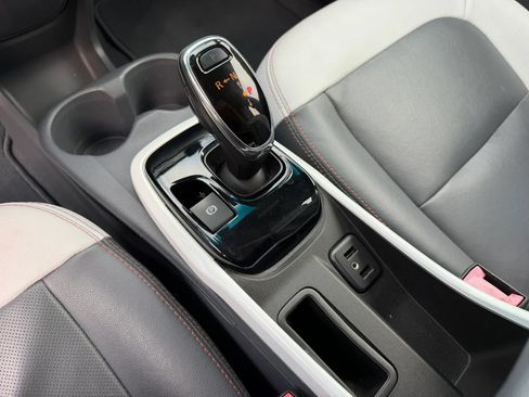 Used 2018 Chevrolet Bolt Premier w/ Driver Confidence II Package FWD image 25