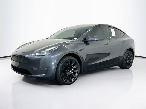 Used 2024 Tesla Model Y Long Range AWD/4WD image 3