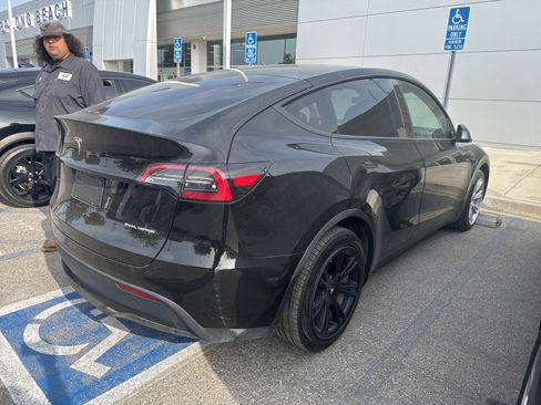 Used 2023 Tesla Model Y Long Range image 3