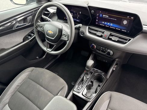 Used 2024 Chevrolet TrailBlazer LS image 30