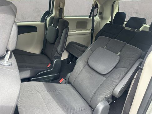 Used 2018 Dodge Grand Caravan SE w/ Rear Park Assist Package FWD image 12