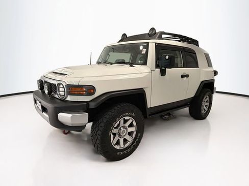 Used 2014 Toyota FJ Cruiser 4WD w/ Upgrade Package image 3