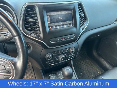 Used 2021 Jeep Cherokee Latitude Plus AWD/4WD image 10