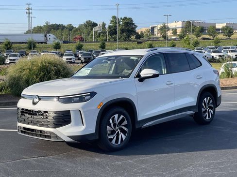 New 2026 Volkswagen Tiguan S FWD image 3