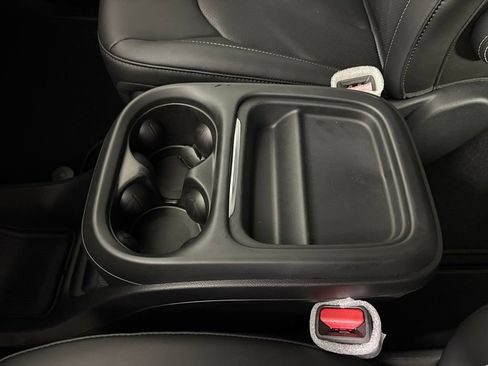 New 2027 Chrysler Pacifica Select FWD image 31