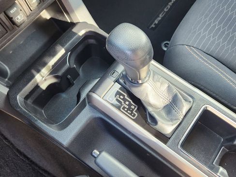 Used 2018 Toyota Tacoma SR5 image 20