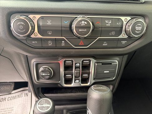 New 2026 Jeep Gladiator Sport AWD/4WD image 31