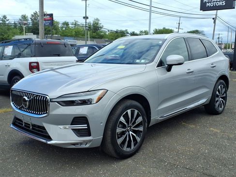 Used 2023 Volvo XC60 B5 Plus w/ Climate Package AWD/4WD image 7