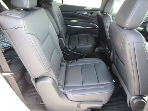 New 2026 Chevrolet Traverse LT w/ Sun and Wheel Package AWD/4WD image 18