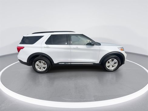 Used 2023 Ford Explorer XLT image 9