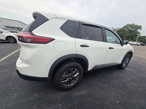 Used 2024 Nissan Rogue S AWD/4WD image 8