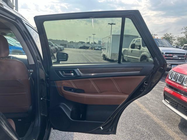 Used 2017 Subaru Outback 2.5i Touring w/ Popular Package #5A AWD/4WD image 17