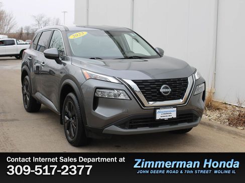Used 2023 Nissan Rogue SV image 3