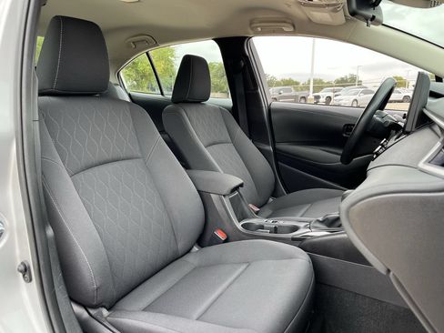 Used 2025 Toyota Corolla LE FWD image 24