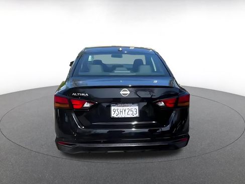 Used 2025 Nissan Altima 2.5 SV FWD image 12