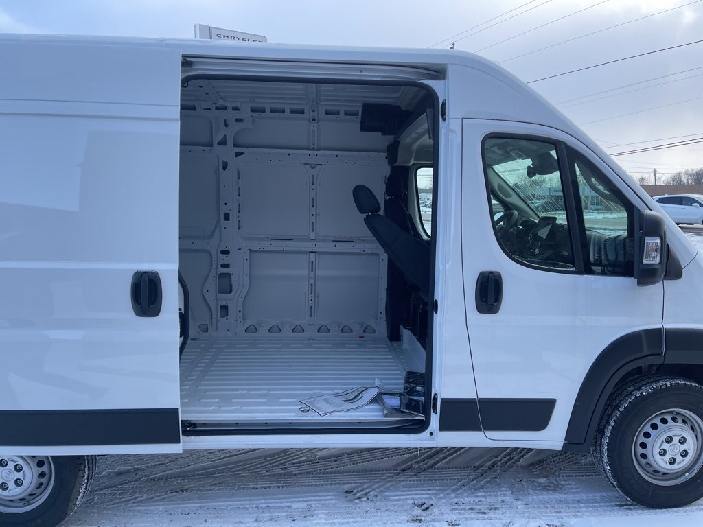 New 2025 RAM ProMaster 2500 w/ Premium Convenience Group FWD image 7