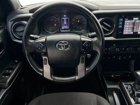 Used 2018 Toyota Tacoma TRD Sport w/ Technology Package image 14