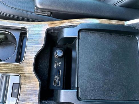 Used 2018 Land Rover Range Rover HSE image 16