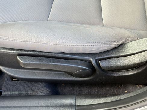 Used 2013 Hyundai Elantra GLS w/ Preferred Pkg FWD image 13