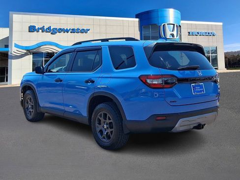 Used 2025 Honda Pilot TrailSport image 4