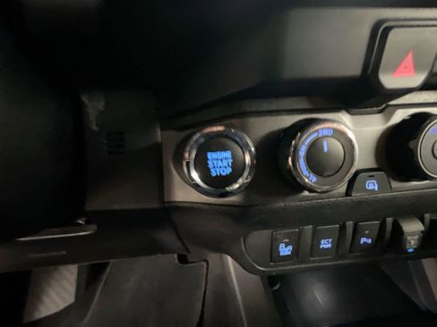 Used 2023 Toyota Tacoma TRD Off-Road image 16