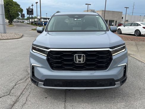 Used 2023 Honda Pilot Touring image 3