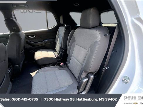 Used 2023 Chevrolet Traverse LT FWD image 19
