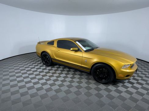 Used 2010 Ford Mustang Coupe image 2